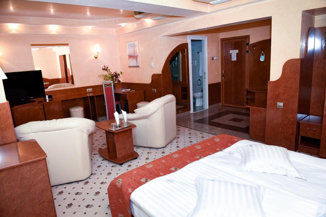 באיה מארה Hotel Carpati מראה חיצוני תמונה