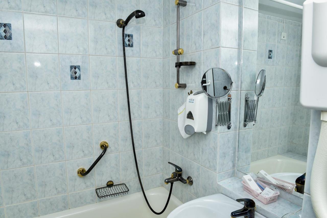 באיה מארה Hotel Carpati מראה חיצוני תמונה