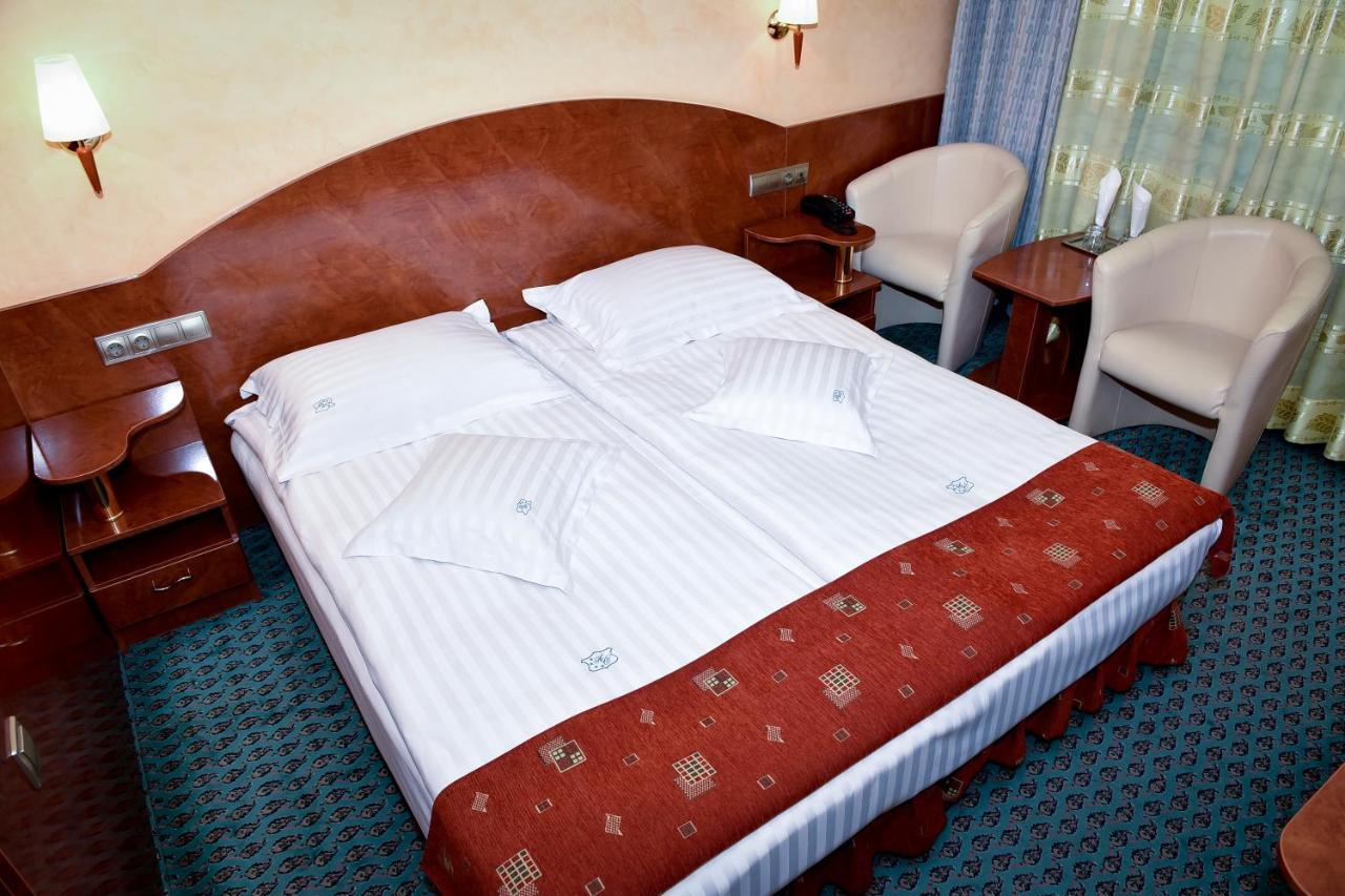 באיה מארה Hotel Carpati מראה חיצוני תמונה