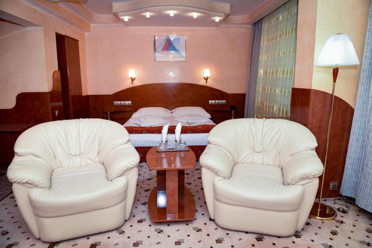 באיה מארה Hotel Carpati מראה חיצוני תמונה