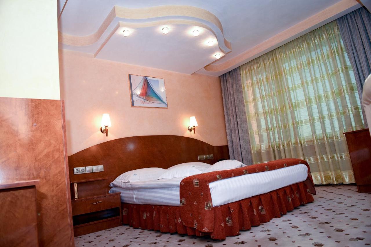 באיה מארה Hotel Carpati מראה חיצוני תמונה