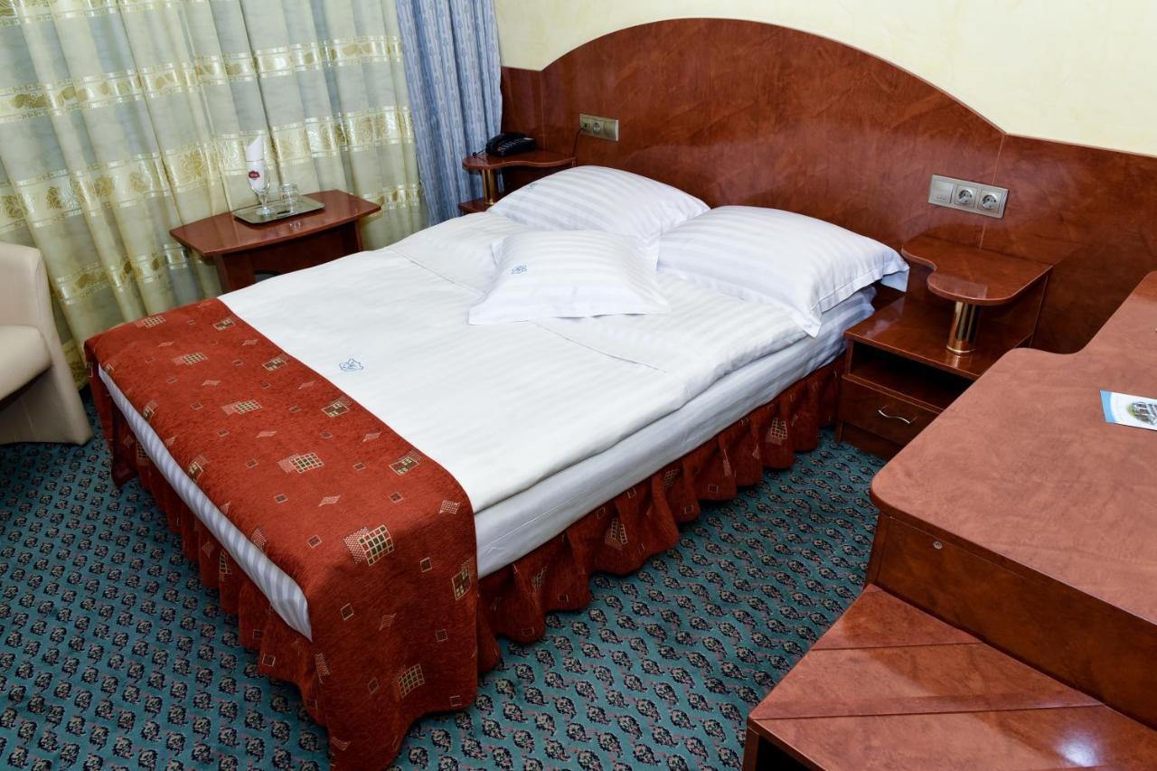 באיה מארה Hotel Carpati מראה חיצוני תמונה