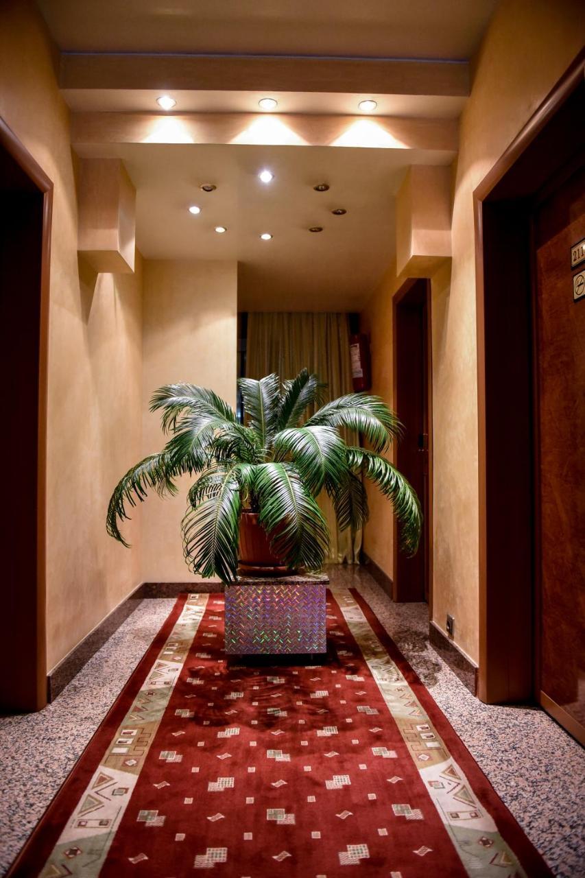 באיה מארה Hotel Carpati מראה חיצוני תמונה