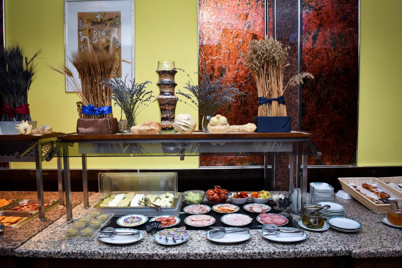 באיה מארה Hotel Carpati מראה חיצוני תמונה