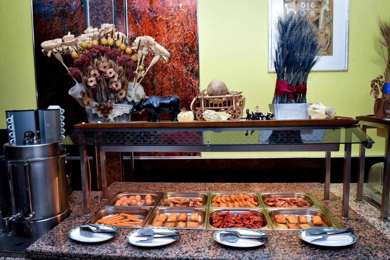 באיה מארה Hotel Carpati מראה חיצוני תמונה