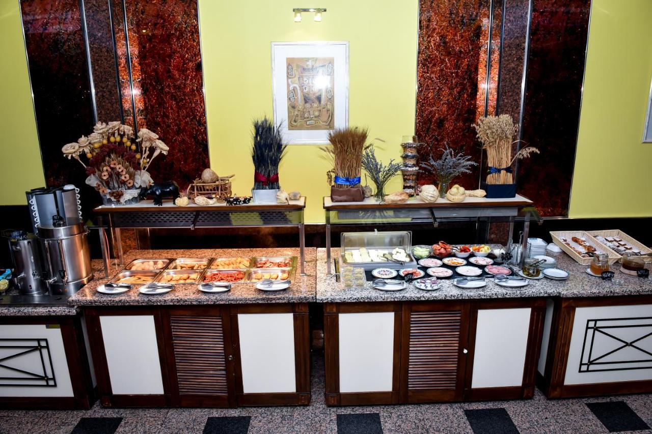 באיה מארה Hotel Carpati מראה חיצוני תמונה