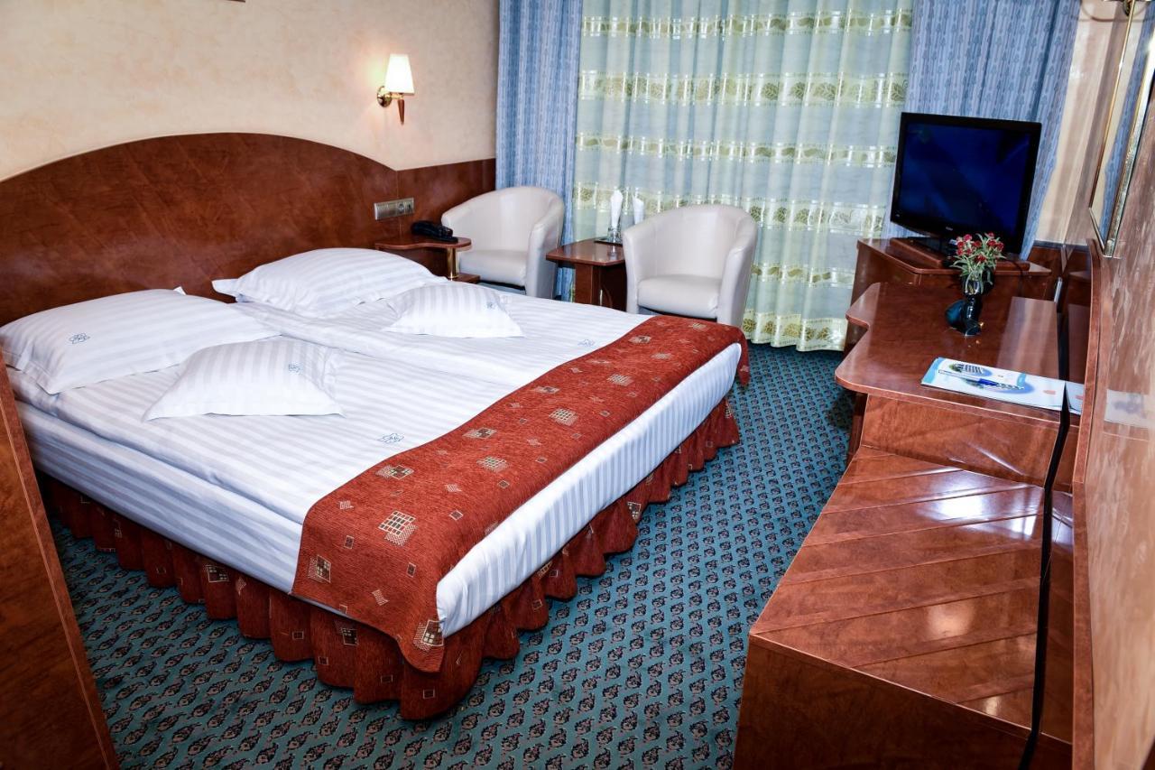 באיה מארה Hotel Carpati מראה חיצוני תמונה