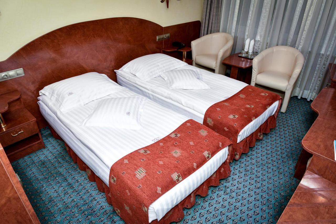 באיה מארה Hotel Carpati מראה חיצוני תמונה